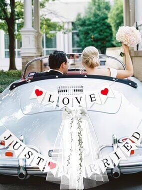 Wedding day must haves! Just married signage!